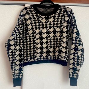 Crew Neck, Black and White, Size Medium